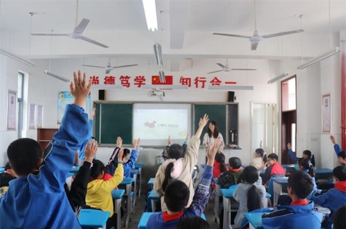九游在线:一堂别开生面的“双语”思政课