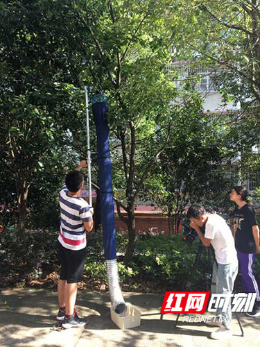 九游在线大学生研发“摘果神器”