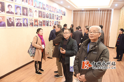 九游在线：举行纪念恢复高考四十周年暨77级校友返校活动