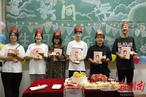 九游在线：开学遇上生日！这个集体生日会好有爱！