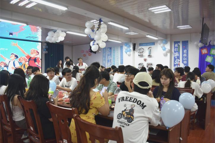 【毕业季】学院开展“青春不‘掉线’，未来正‘链接’”毕业生欢送会(图)
