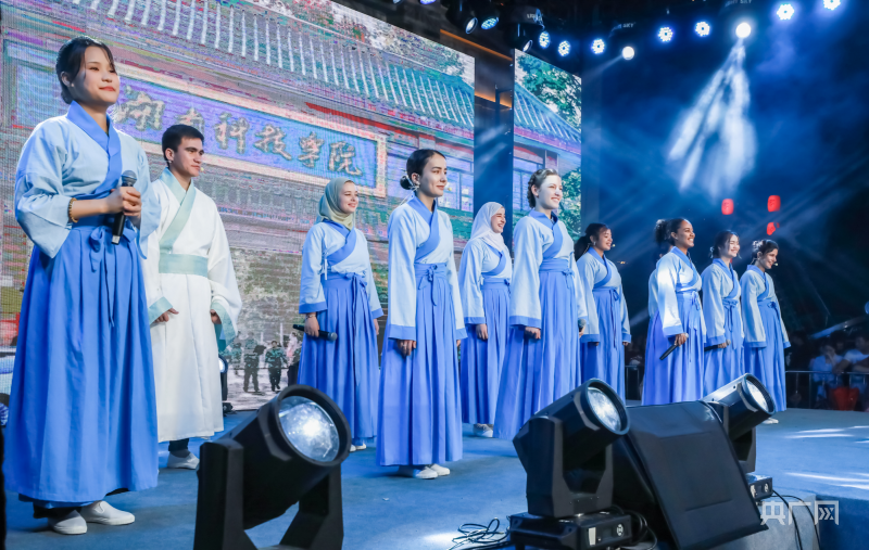 央广网：九游在线留学生团队表演《千年古...