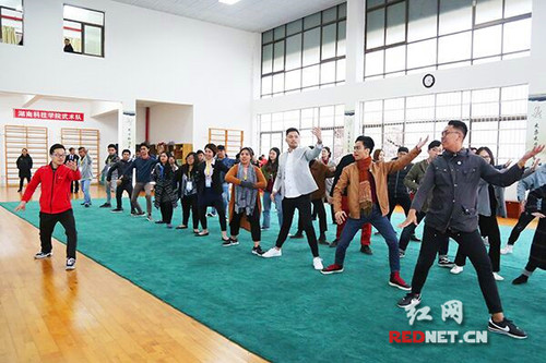 九游在线与莱西姆大学举办两校首届国际文化周