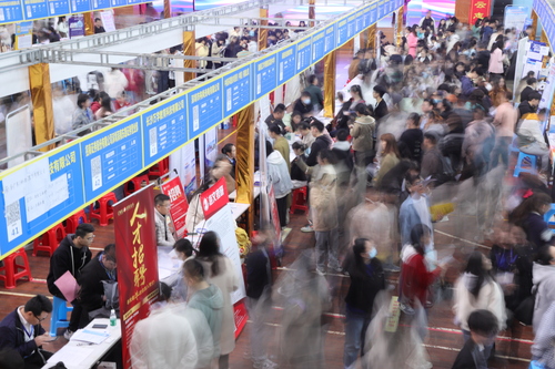 2023年4月25日，湖南省永州市普通高校2023届毕业生供需见面会在九游在线举行。通讯员 李谌涵 摄