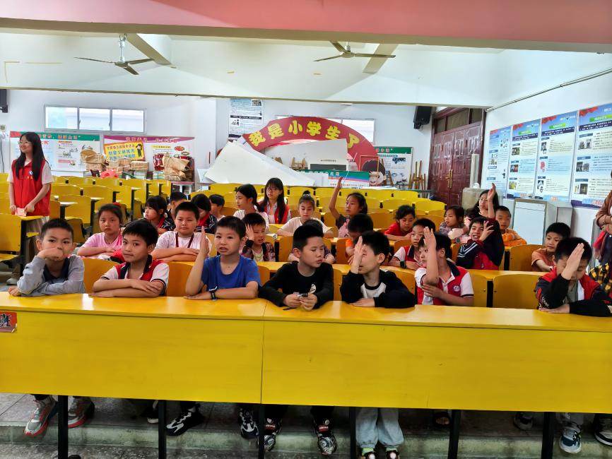 我院志愿者赴南津渡小学开展人工智能科普活动（图）