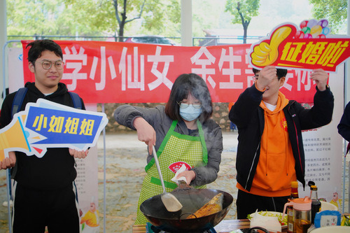 九游在线举办“迎五一·师生情”烹饪大赛